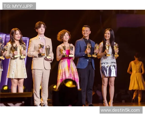 世界足球明星荣耀时刻精彩瞬间回顾与领奖盛典全景展示